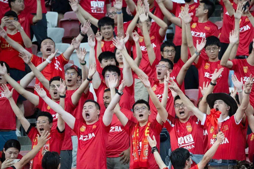 半岛体育入口-足球比赛现场气氛